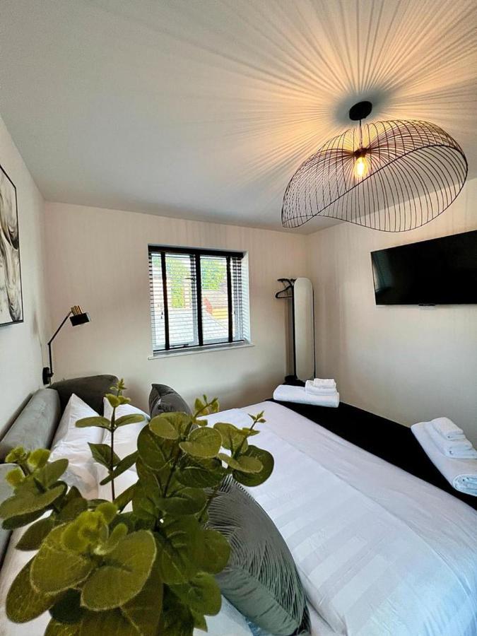 Charming 3-Bed House With 1 Parking Space Canterbury Esterno foto