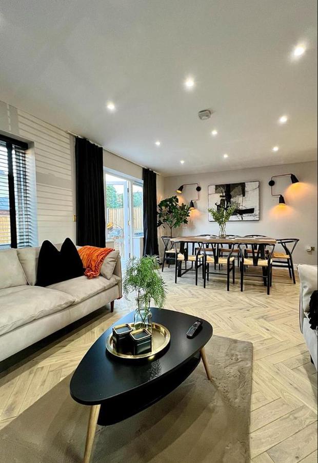 Charming 3-Bed House With 1 Parking Space Canterbury Esterno foto