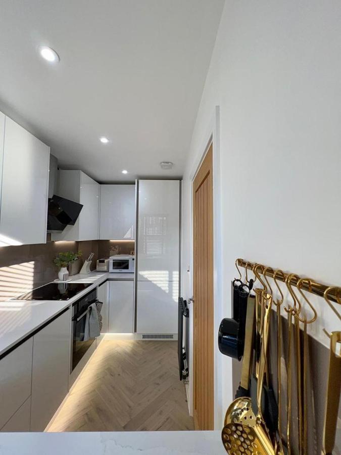 Charming 3-Bed House With 1 Parking Space Canterbury Esterno foto