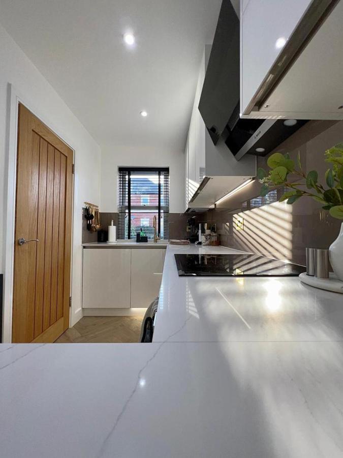Charming 3-Bed House With 1 Parking Space Canterbury Esterno foto