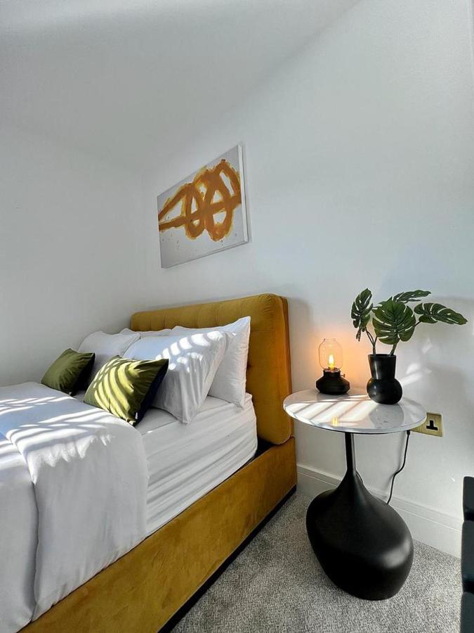 Charming 3-Bed House With 1 Parking Space Canterbury Esterno foto