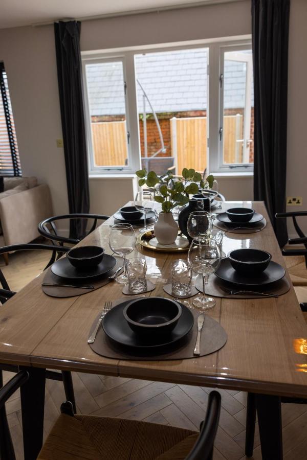 Charming 3-Bed House With 1 Parking Space Canterbury Esterno foto