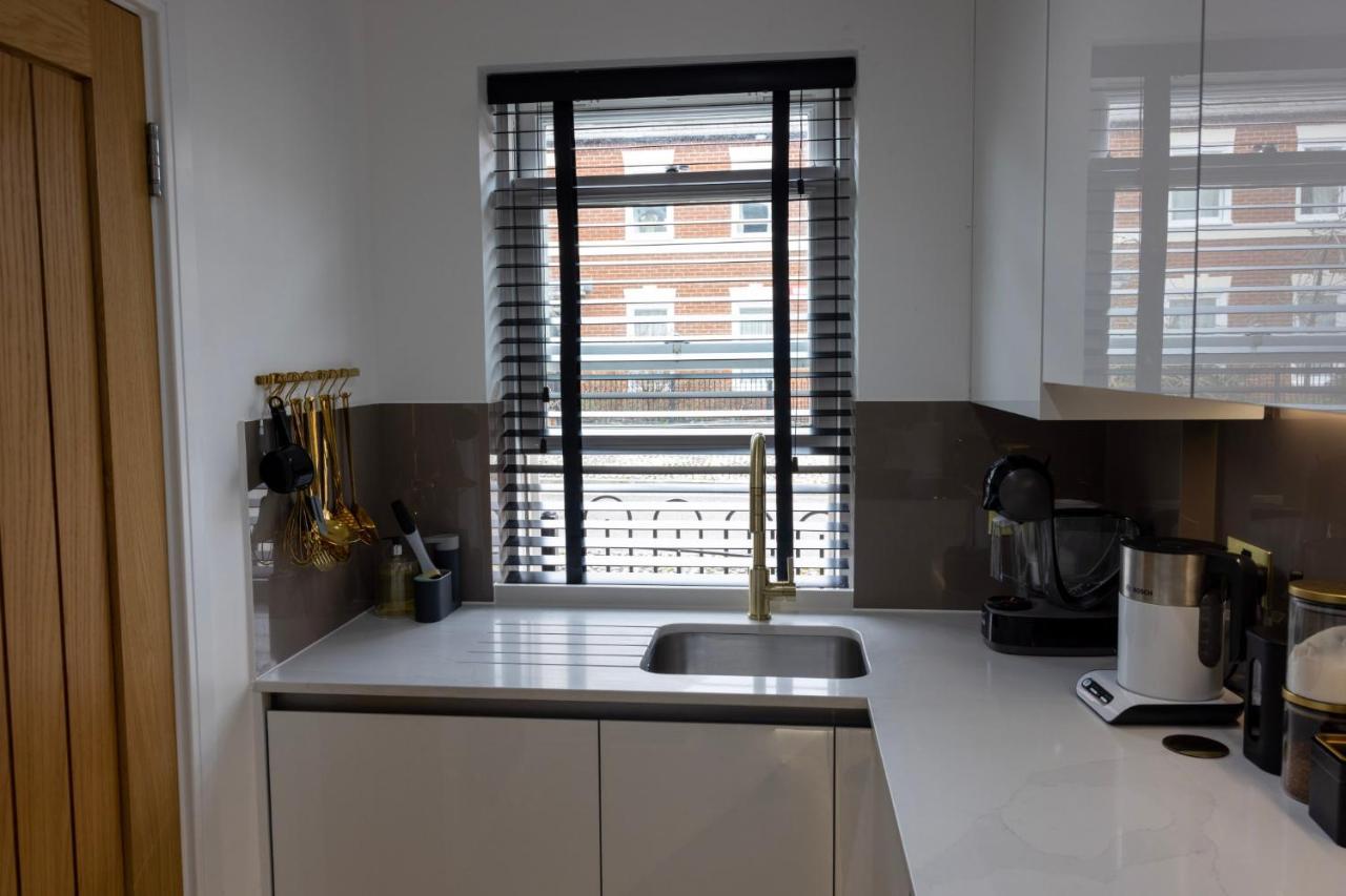 Charming 3-Bed House With 1 Parking Space Canterbury Esterno foto
