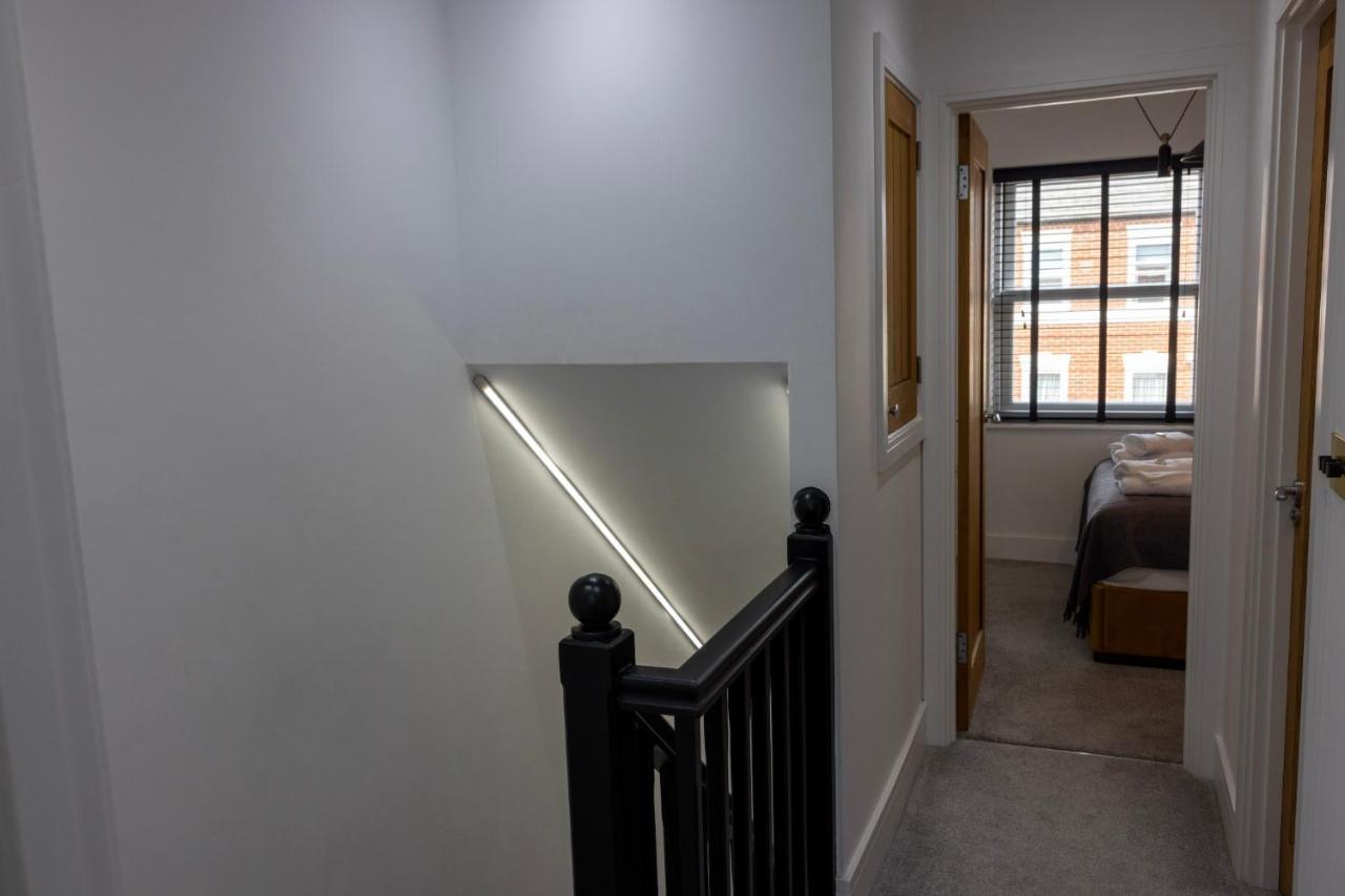 Charming 3-Bed House With 1 Parking Space Canterbury Esterno foto
